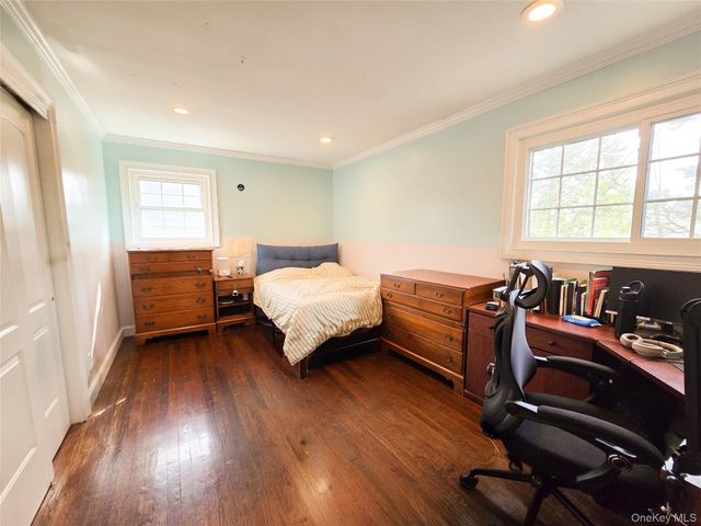 241-11 52nd Avenue, Douglaston, NY 11362