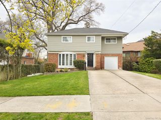 241-11 52nd Avenue, Douglaston, NY 11362