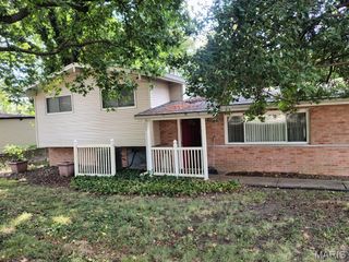 9046 Old Bonhomme Road, Olivette, MO 63132