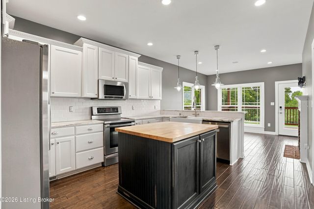 230 Peach Orchard Cir, Fisherville, KY 40023