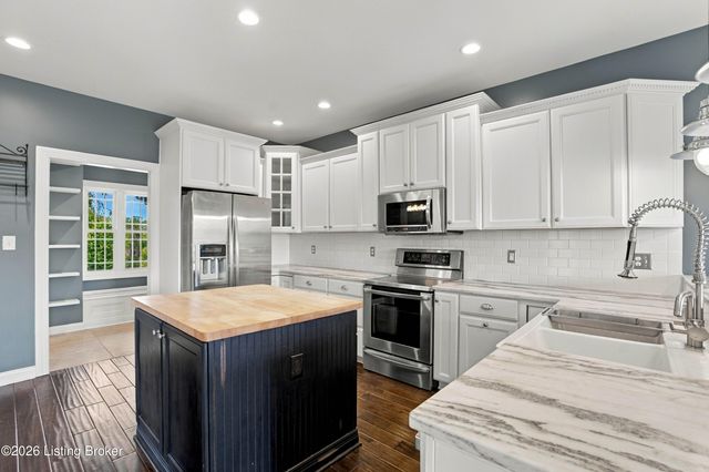 230 Peach Orchard Cir, Fisherville, KY 40023