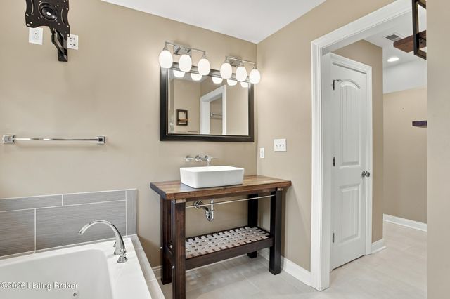 230 Peach Orchard Cir, Fisherville, KY 40023