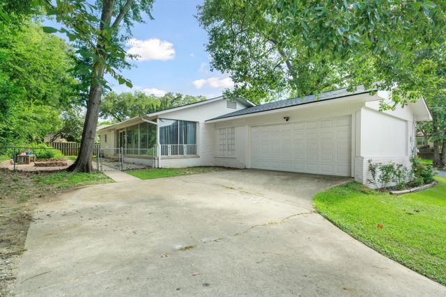 3215 Curtis Drive, Tyler, TX 75701