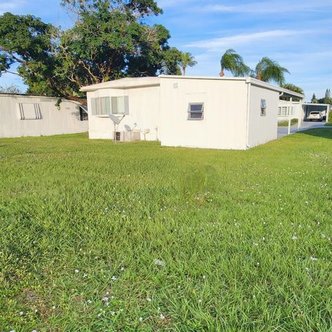 12 La Costa Lane, Port St Lucie, FL 34952