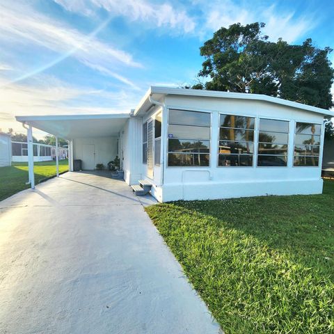 12 La Costa Lane, Port St Lucie, FL 34952