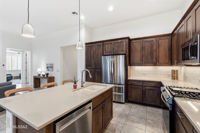 2428 E Lost Ranch Trail, Green Valley, AZ 85614