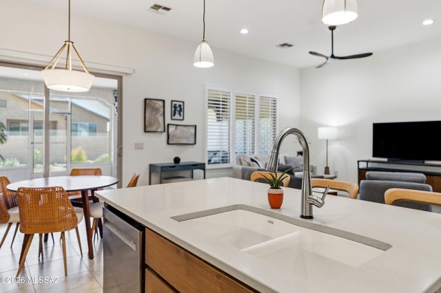 2428 E Lost Ranch Trail, Green Valley, AZ 85614