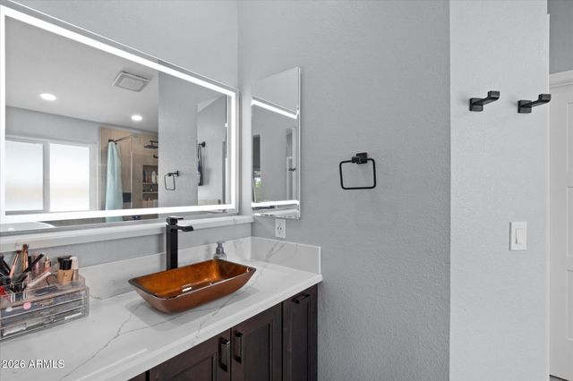 4052 W VILLA LINDA Drive, Glendale, AZ 85310