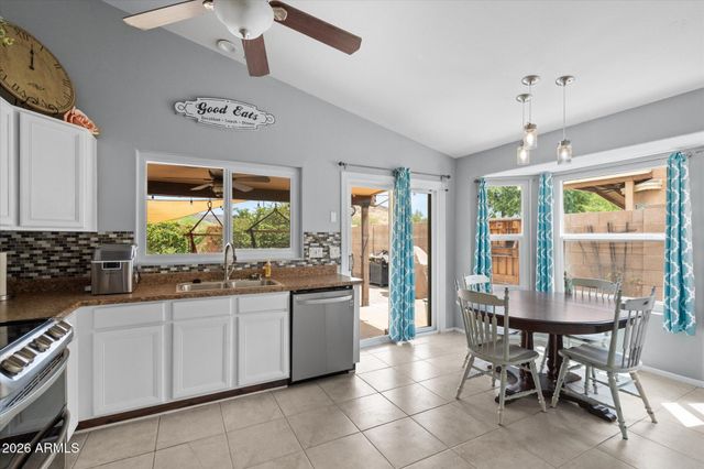 4052 W VILLA LINDA Drive, Glendale, AZ 85310