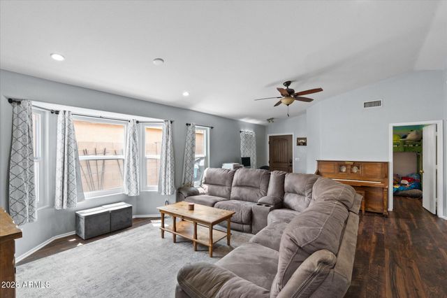4052 W VILLA LINDA Drive, Glendale, AZ 85310