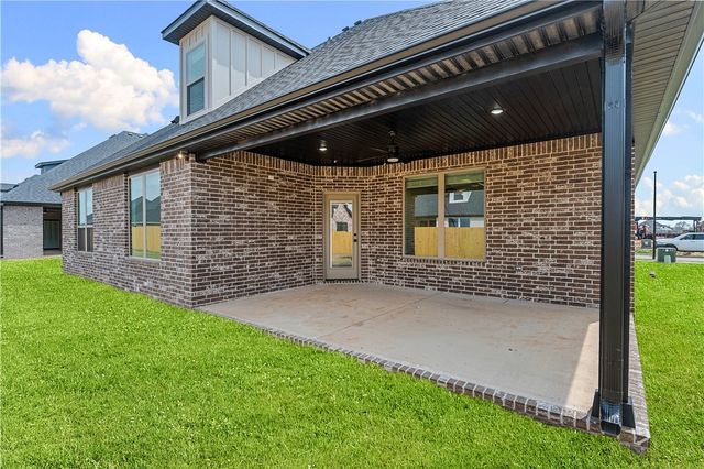 1502 Crystal Clear Lane, Cave Springs, AR 72718