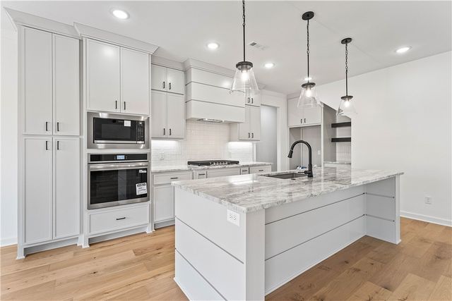 1502 Crystal Clear Lane, Cave Springs, AR 72718