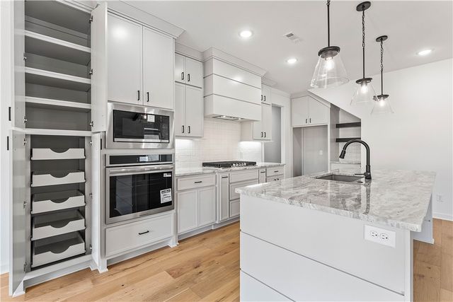 1502 Crystal Clear Lane, Cave Springs, AR 72718