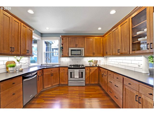 10316 Se BRISTOL Ct, Happy Valley, OR 97086