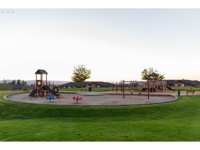 10316 Se BRISTOL Ct, Happy Valley, OR 97086