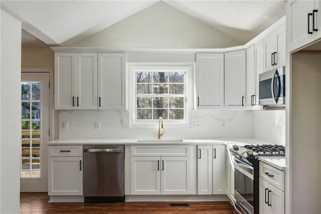 615 Amberwood Place, Euharlee, GA 30145