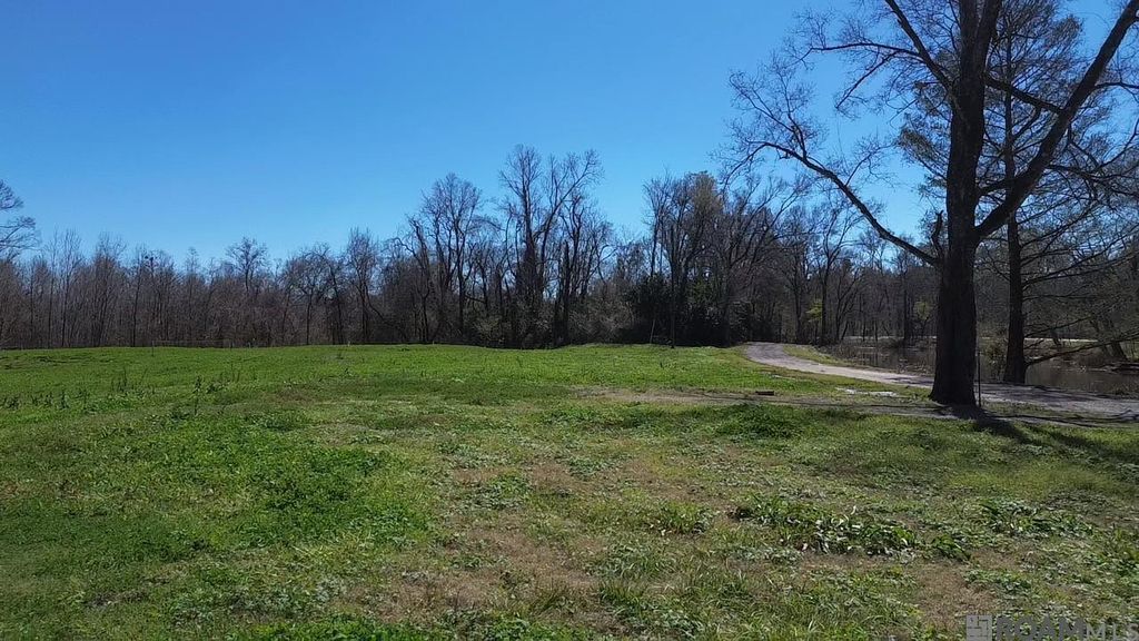 9366 Poirrier Rd, St Amant, LA 70774