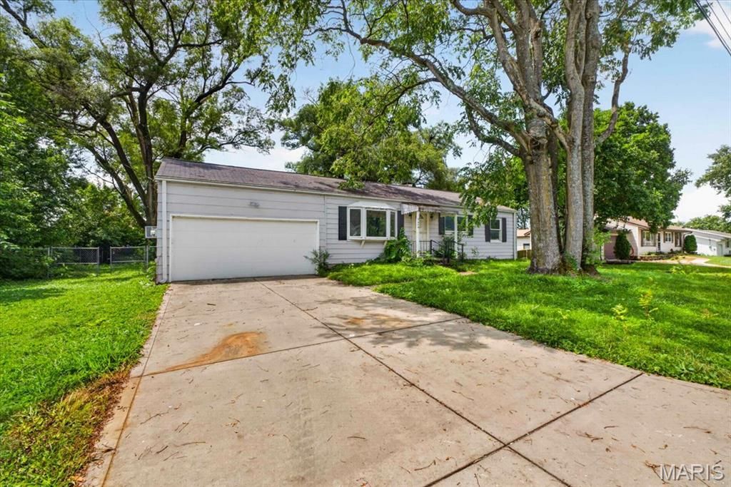 2610 Susan Avenue, St Charles, MO 63301