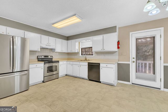 565 Lacebark Drive, Macon, GA 31220