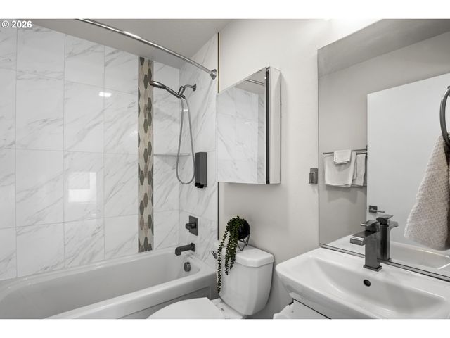 6642 Se 16TH Ave, Portland, OR 97202