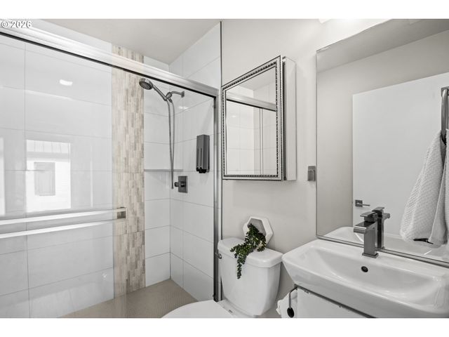 6642 Se 16TH Ave, Portland, OR 97202