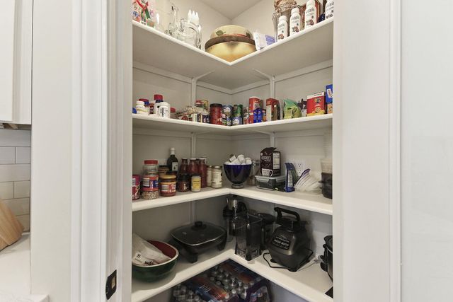 601 TOMAHAWK DR, Columbia, MO 65203