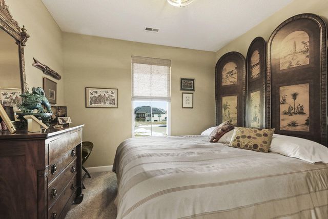 601 TOMAHAWK DR, Columbia, MO 65203