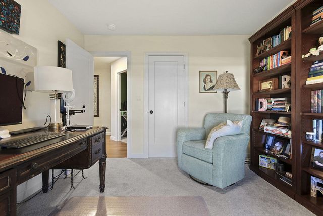 601 TOMAHAWK DR, Columbia, MO 65203