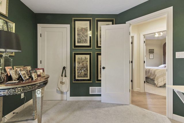 601 TOMAHAWK DR, Columbia, MO 65203