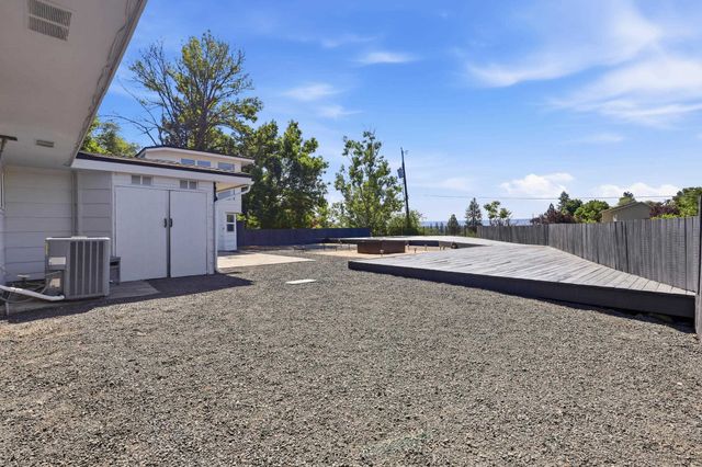 1627 W Courtland Ave, Spokane, WA 99205