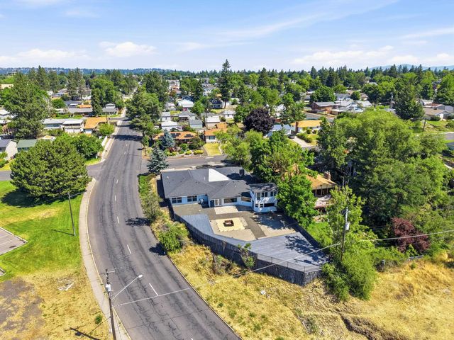 1627 W Courtland Ave, Spokane, WA 99205