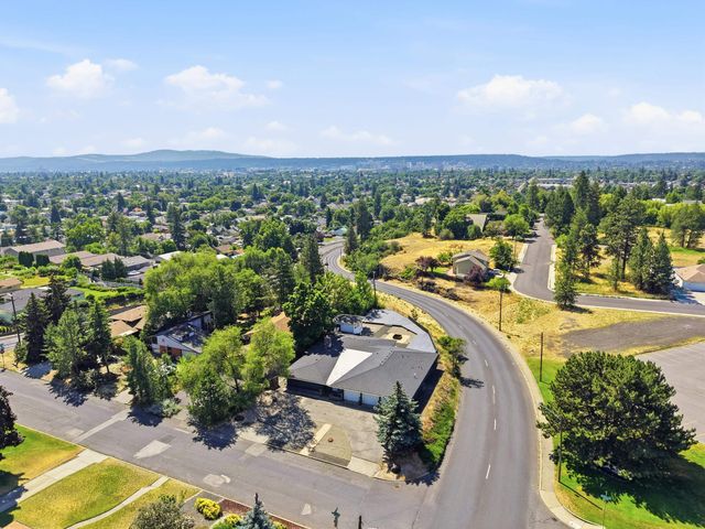 1627 W Courtland Ave, Spokane, WA 99205
