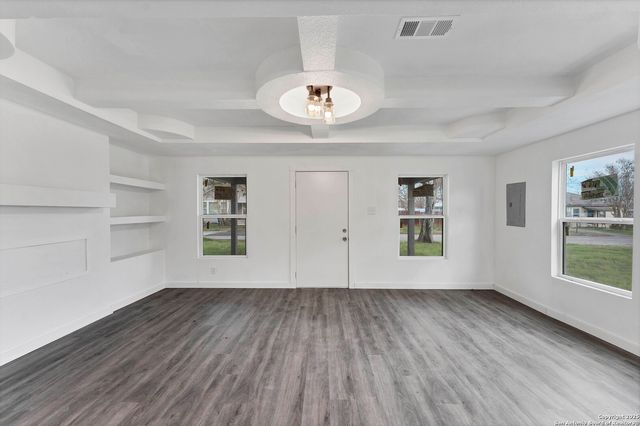 414 N Ellis St, Seguin, TX 78155