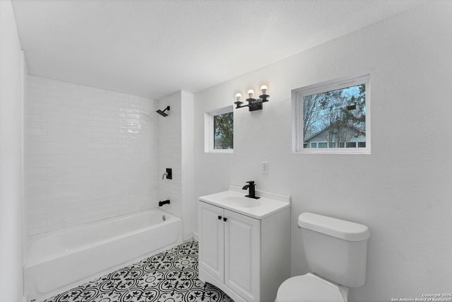 414 N Ellis St, Seguin, TX 78155