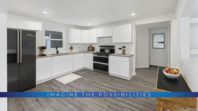414 N Ellis St, Seguin, TX 78155