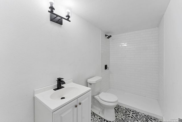414 N Ellis St, Seguin, TX 78155