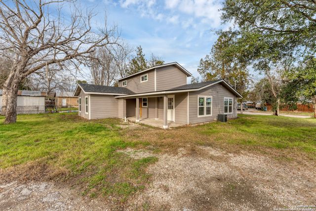 414 N Ellis St, Seguin, TX 78155