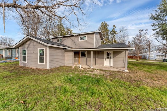 414 N Ellis St, Seguin, TX 78155