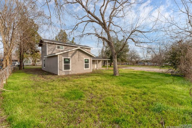 414 N Ellis St, Seguin, TX 78155