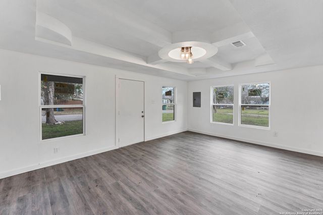 414 N Ellis St, Seguin, TX 78155