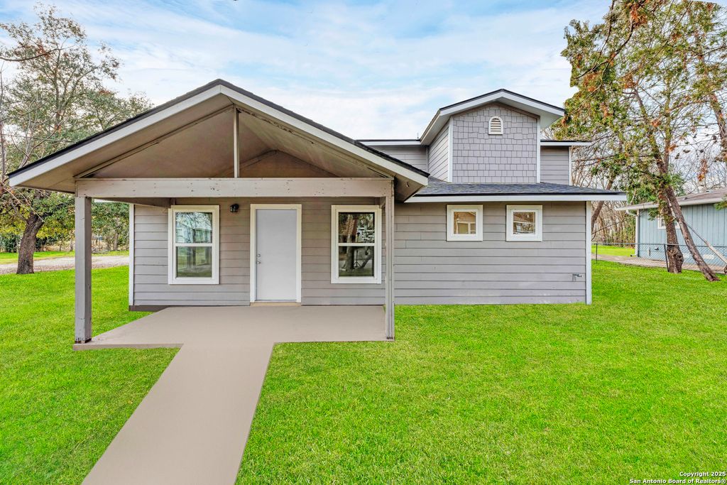 414 N Ellis St, Seguin, TX 78155