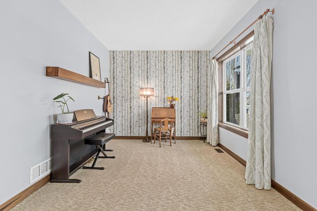 1821 Foothill Trail, Shakopee, MN 55379