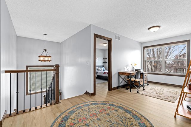 1821 Foothill Trail, Shakopee, MN 55379