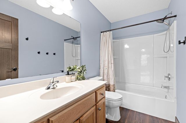 1821 Foothill Trail, Shakopee, MN 55379