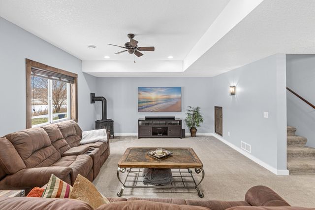 1821 Foothill Trail, Shakopee, MN 55379