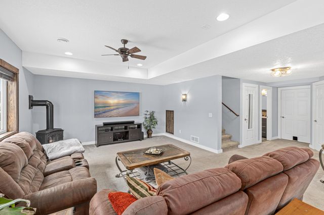 1821 Foothill Trail, Shakopee, MN 55379