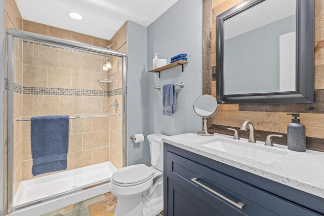 1821 Foothill Trail, Shakopee, MN 55379