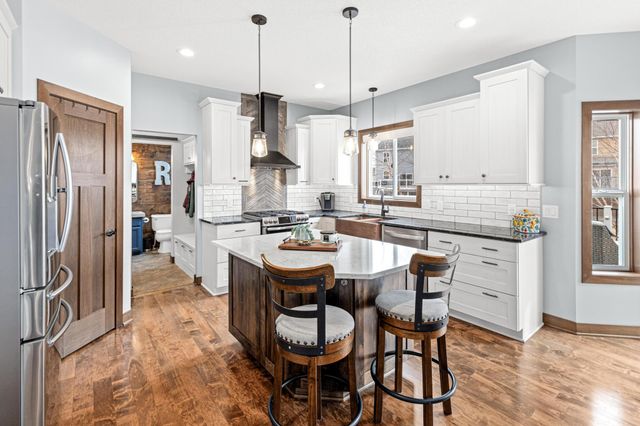 1821 Foothill Trail, Shakopee, MN 55379