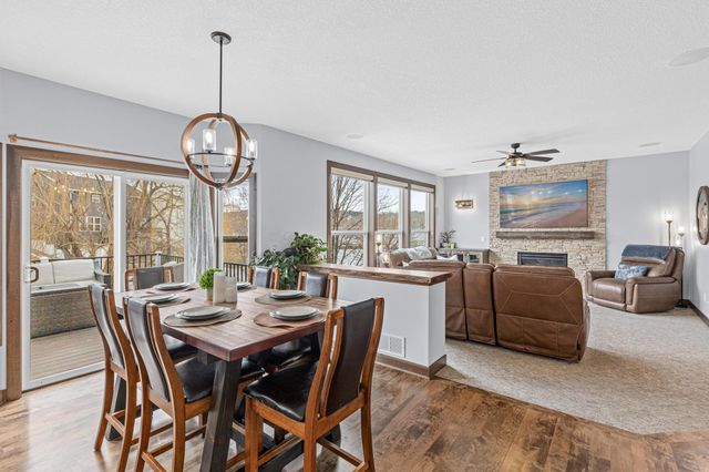 1821 Foothill Trail, Shakopee, MN 55379