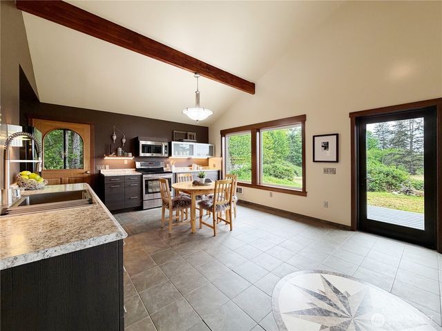 17 B Whidbey Island Drive, Hat Island, WA 98206